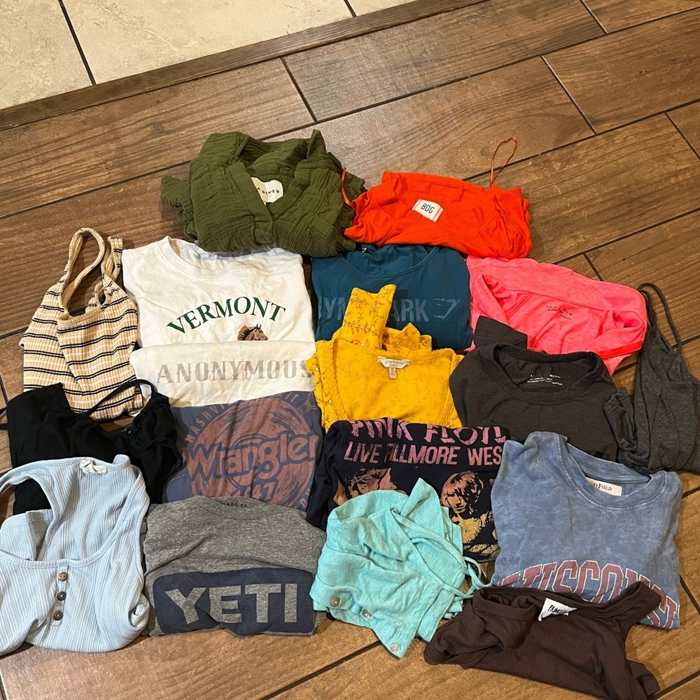 18 Piece clothing bundle Gymshark, princess Polly, urban outfitters etc.